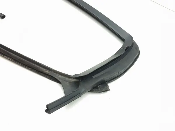 Maserati Quattroporte 2005 achterdeur raamrubber OEM AMD206967 image 8