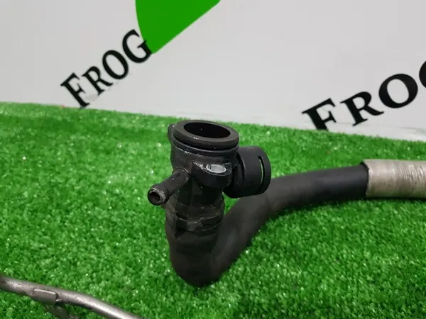 Audi Q3 2.0 TFSI Vesiputkisarja 06j121075f image 3