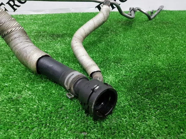 Audi Q3 2.0 TFSI Vesiputkisarja 06j121075f image 6