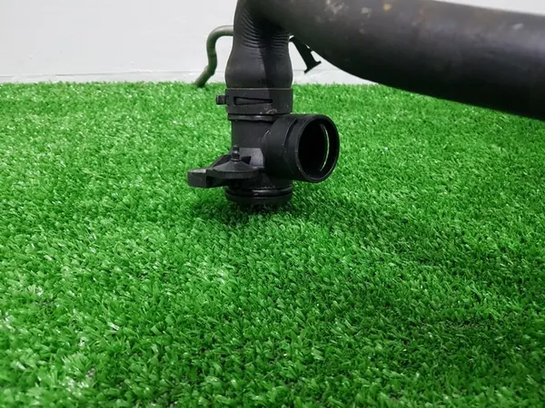 Audi Q3 2.0 TFSI Vesiputkisarja 06j121075f image 7