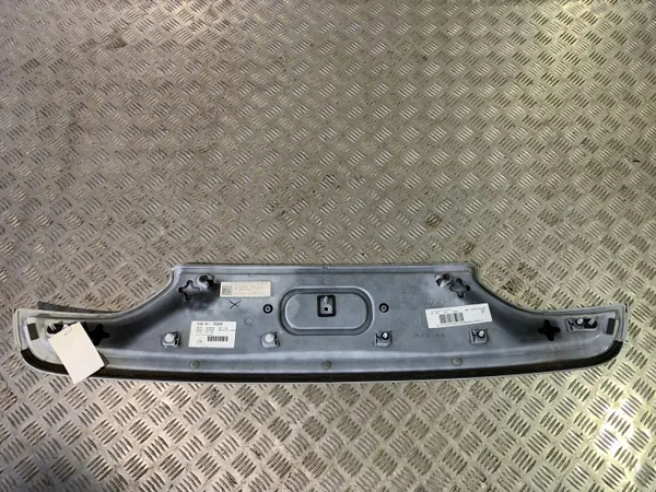 BMW OE 7379945 Achterklepspoiler - Gebruikt image 4