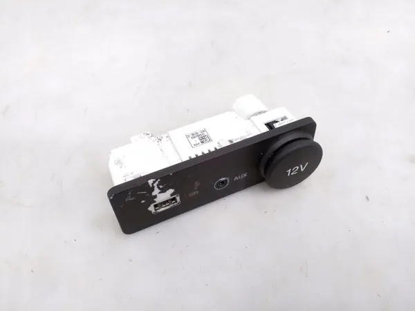 Enchufe USB Land Rover OEM FK7219C166CC - Usado image 2