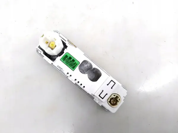 Enchufe USB Land Rover OEM FK7219C166CC - Usado image 3