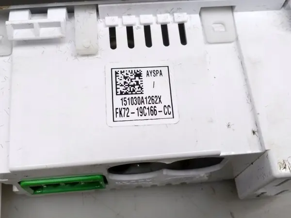 Enchufe USB Land Rover OEM FK7219C166CC - Usado image 4