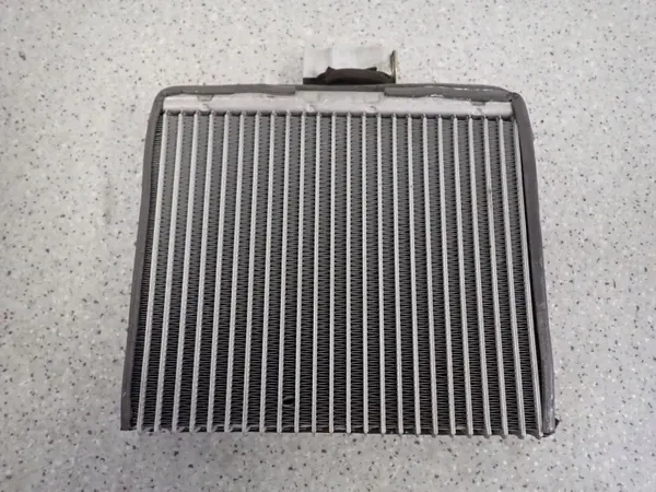 Condenseur AC Mitsubishi Lancer CS 03-07 Pièce OEM image 2