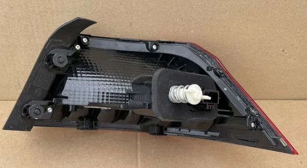 Luz trasera izquierda Volkswagen Passat B8 Sedan OEM 3G5945095A image 2
