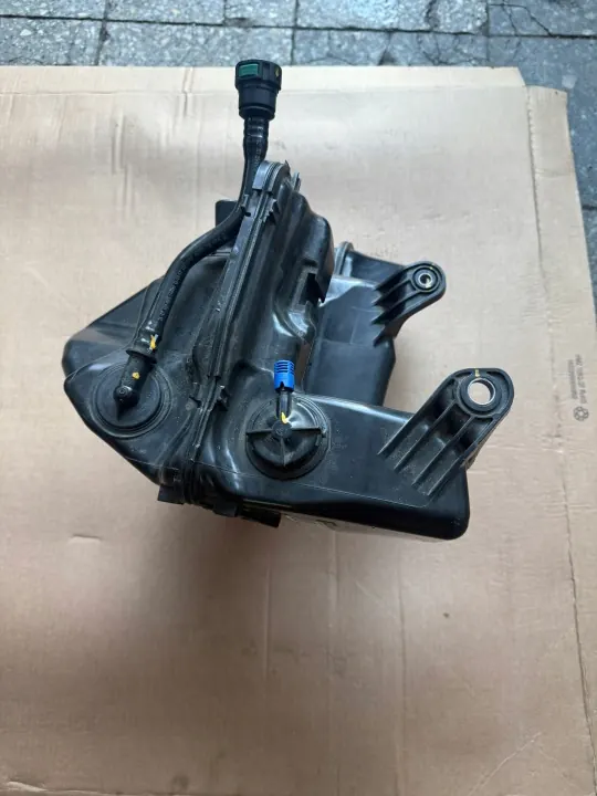 Tanque AdBlue VW Caddy 2K5 OEM 2K5131877B - Usado image 2