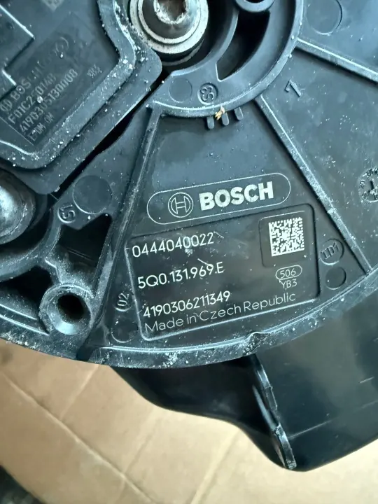 Tanque AdBlue VW Caddy 2K5 OEM 2K5131877B - Usado image 5