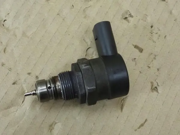 Bränsletrycksensor OEM A6420700146 för Mercedes OM642 image 2