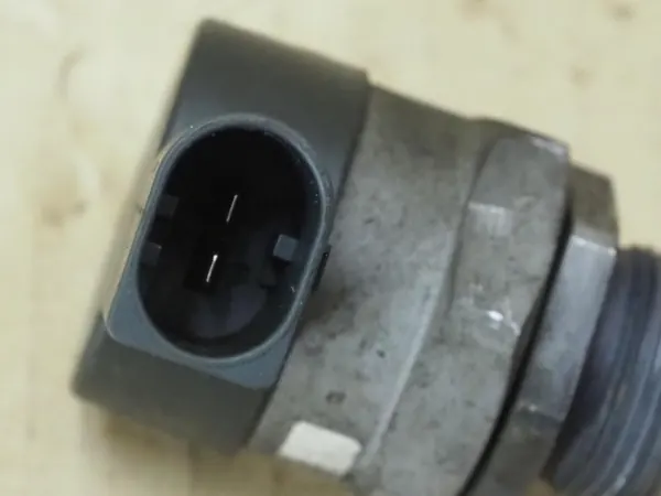 Bränsletrycksensor OEM A6420700146 för Mercedes OM642 image 4