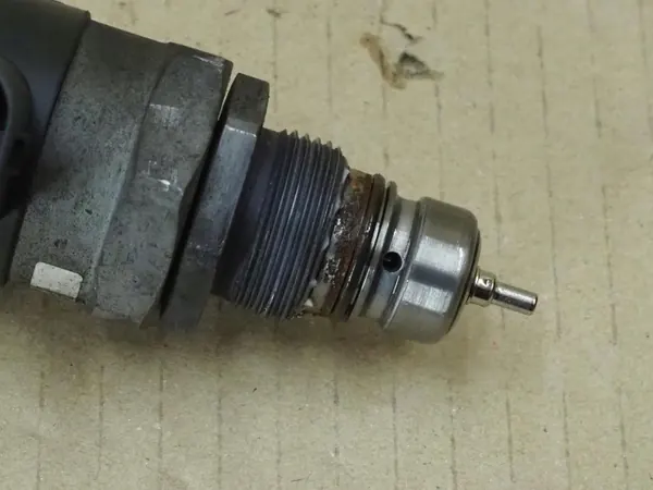 Bränsletrycksensor OEM A6420700146 för Mercedes OM642 image 5