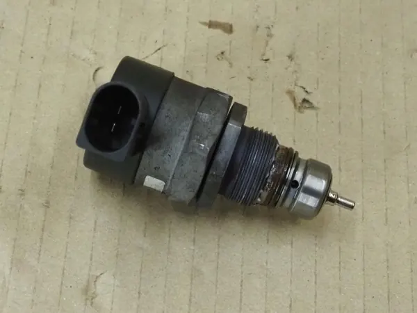 Bränsletrycksensor OEM A6420700146 för Mercedes OM642 image 6