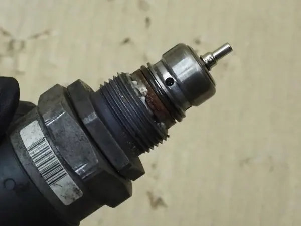 Bränsletrycksensor OEM A6420700146 för Mercedes OM642 image 7
