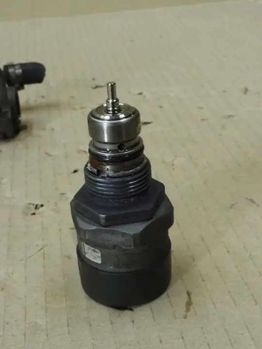 Bränsletrycksensor OEM A6420700146 för Mercedes OM642 image 9