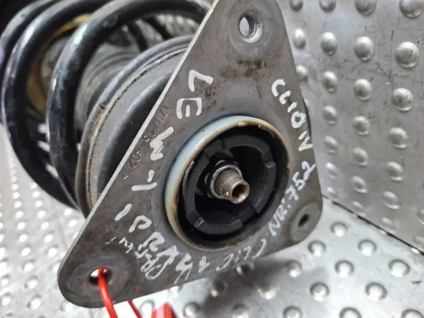 Fram Vänster Stötdämpare OEM S26309752 Renault Clio IV image 3
