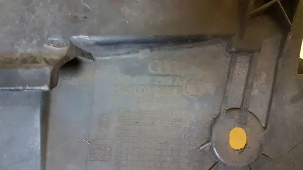 Audi Q5 Stötfångarskydd 8R0807233A image 3