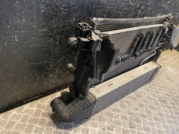 Mercedes-Benz C-Klasse 2008 Intercooler OEM A2045000303 image 2