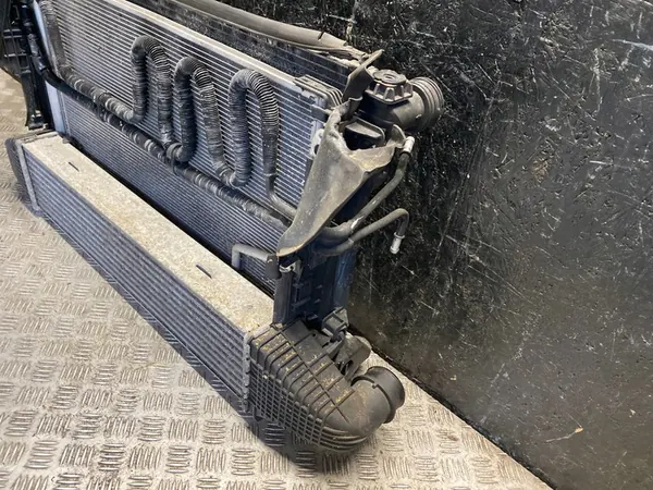 Mercedes-Benz C-Klasse 2008 Intercooler OEM A2045000303 image 3