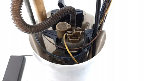 Bomba de combustível Volkswagen Caddy 2005 2K0919050B image 2