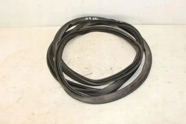 Joint de coffre VW Passat B7 Alltrack OEM 3C9827705B image 3