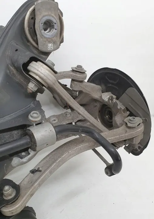 Viga de eje trasero Mercedes A2133501017 - Usado image 3