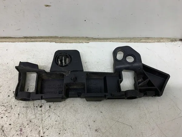 Scivolo di montaggio paraurti destro anteriore Opel Zafira C image 3