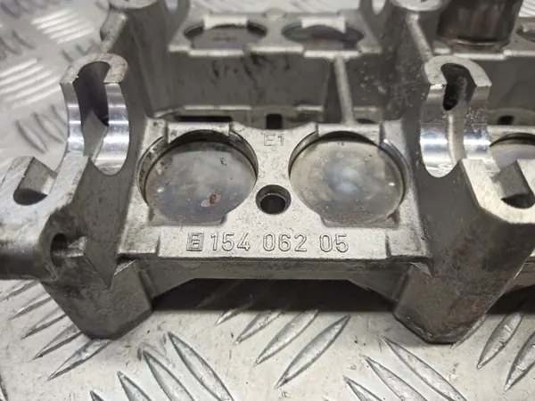 Suporte base da árvore de cames OEM R6120160204 Mercedes image 4