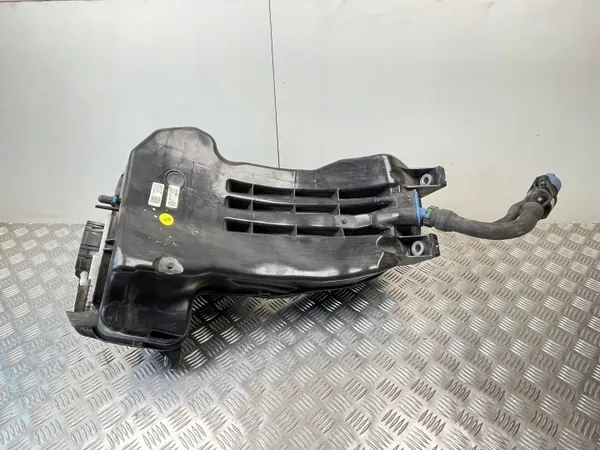 Tanque AdBlue Audi Q7 OEM 4M0131878CF - Usado image 2