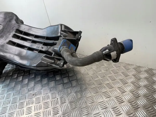 Tanque AdBlue Audi Q7 OEM 4M0131878CF - Usado image 3