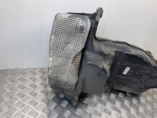 Tanque AdBlue Audi Q7 OEM 4M0131878CF - Usado image 4