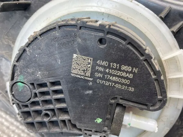 Tanque AdBlue Audi Q7 OEM 4M0131878CF - Usado image 8