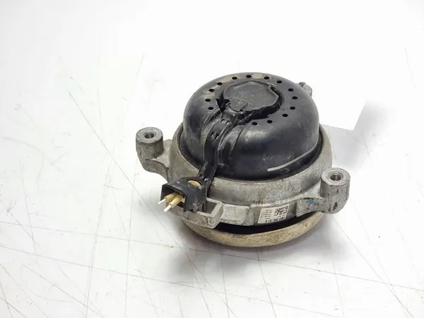 Audi A8 S8 D5 Vaihteiston tuki 4M0399151K image 2