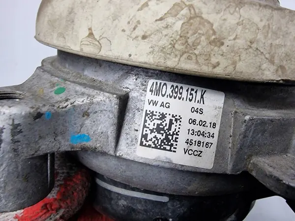 Audi A8 S8 D5 Vaihteiston tuki 4M0399151K image 3