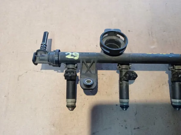 Brandstofrail Injectoren Renault 2014A04333 7700274294 image 2