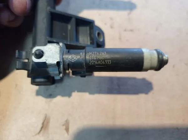 Brandstofrail Injectoren Renault 2014A04333 7700274294 image 4