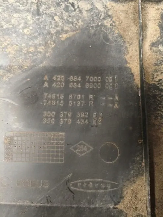 Renault OE motoronderbescherming OEM 748156701R image 3