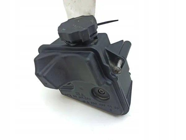 Mercedes-Benz R W251 Servostyrningsvätska Reservoir OEM a0004601183 image 5