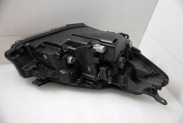 Faros delanteros izquierdo Toyota Yaris 2015 OEM 81170-0DA50 image 2