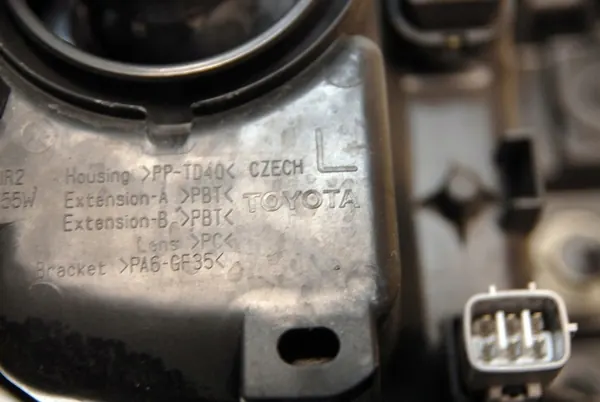 Faros delanteros izquierdo Toyota Yaris 2015 OEM 81170-0DA50 image 7