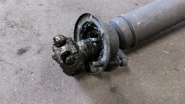 Volvo OE Kardanas OEM 30711838 Gebruikt image 3