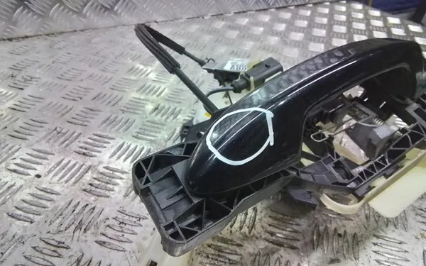 Höger framdörrslås Volkswagen Passat B6 CC 5N1837016A image 3