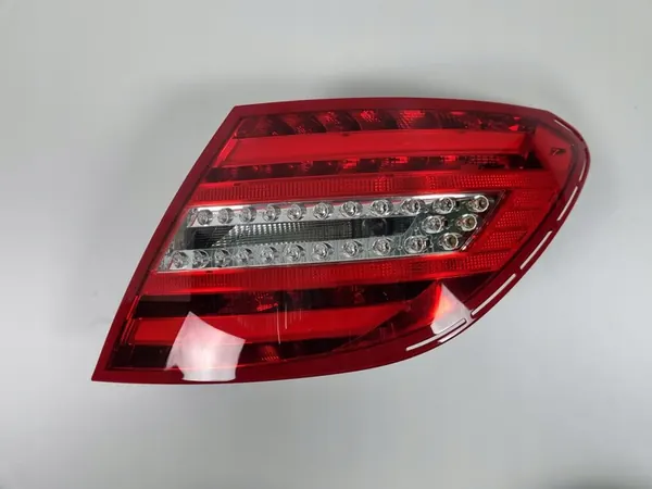 MERCEDES W204 LIFT SEDAN RECHTER ACHTERLICHT A2048202764 image 2