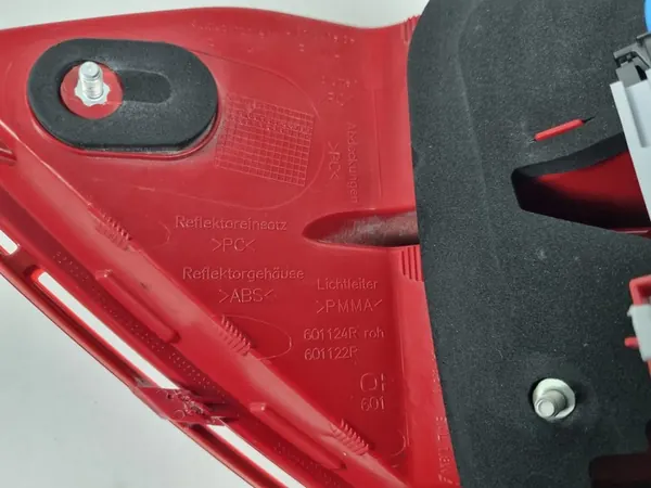 MERCEDES W204 LIFT SEDAN RECHTER ACHTERLICHT A2048202764 image 4