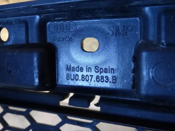 Rejilla de parachoques delantera AUDI RSQ3 8U 8U0807683B image 7