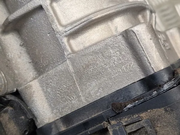 Compressorhuis OEM 03C103502G voor VW Golf V image 5