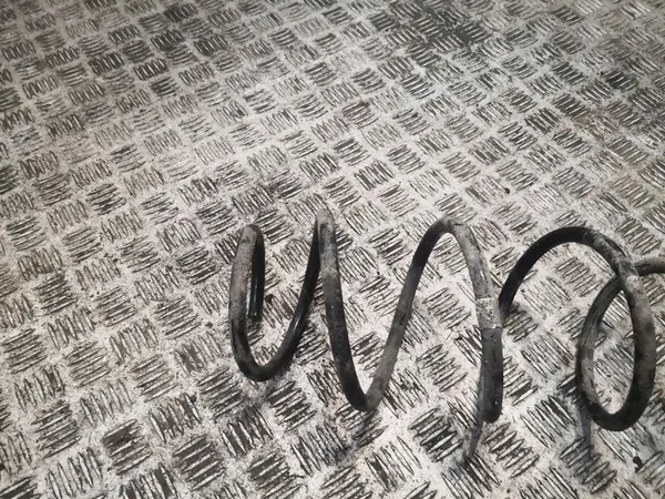 Mercedes-Benz C W204 Molla anteriore lato sinistro OEM 2043212304 image 2