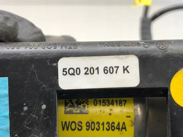 VW Golf VIII 2019 Polttoainepumppu Webasto 5Q0201607K image 5