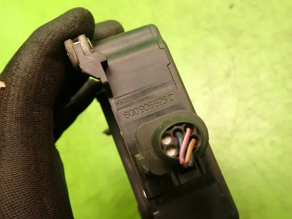 Magnetventil OEM 6Q0906625C för Skoda Fabia image 4