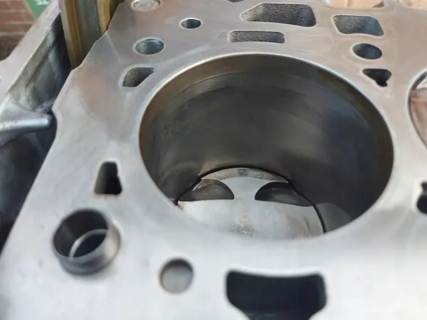 BMW B38NA15P Motorblock mit Kurbelwelle & Kolben image 5