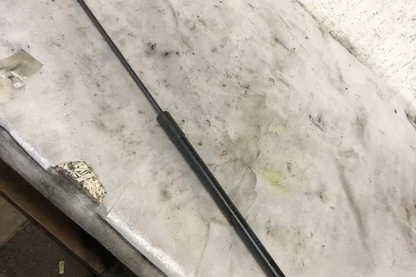 Oikea konepellin aktuaattori AUDI Q3 2014 8U0823359B image 2